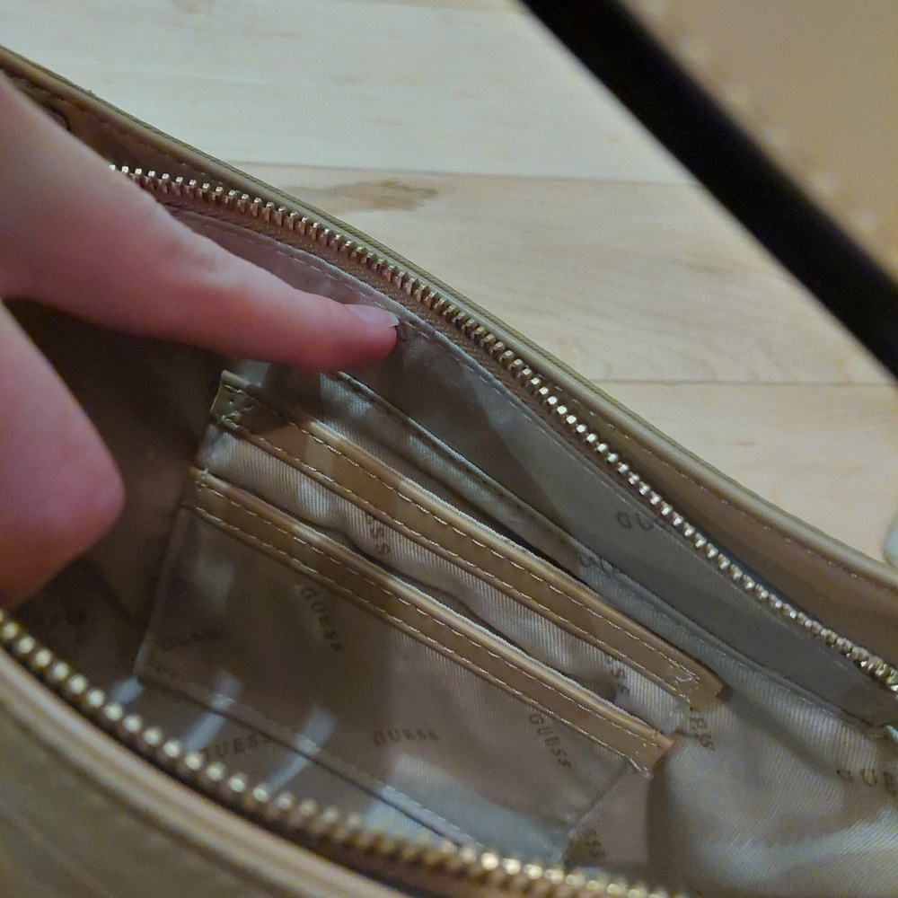 Guess Bag - Picture 6 of 8